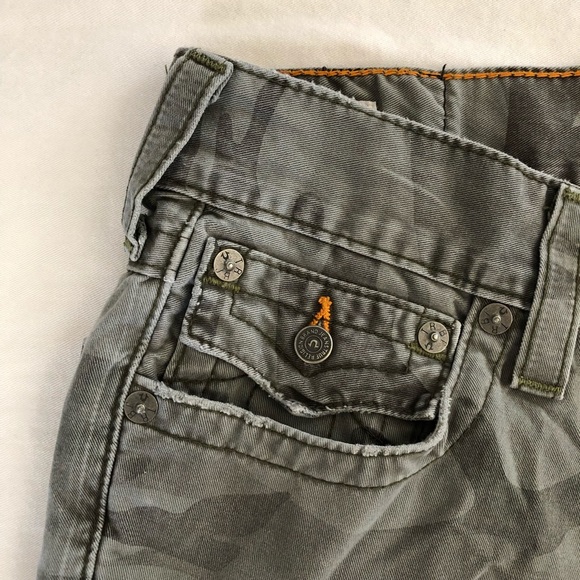 TRUE RELIGION mens RICKY CUTOFF Camo Shorts 30 - Picture 5 of 7